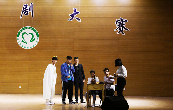 二等奖:马克思主义学院选送的《十二小时》