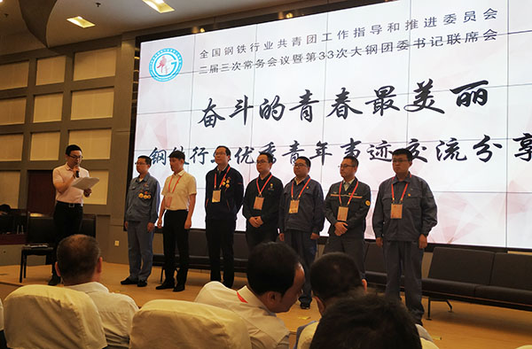 图右三是内蒙古科技大学2008级校友慕进文