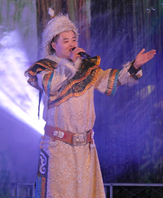我校举办2013年迎新教职工文艺汇演