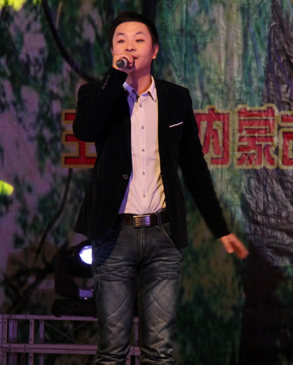 我校举办2013年迎新教职工文艺汇演